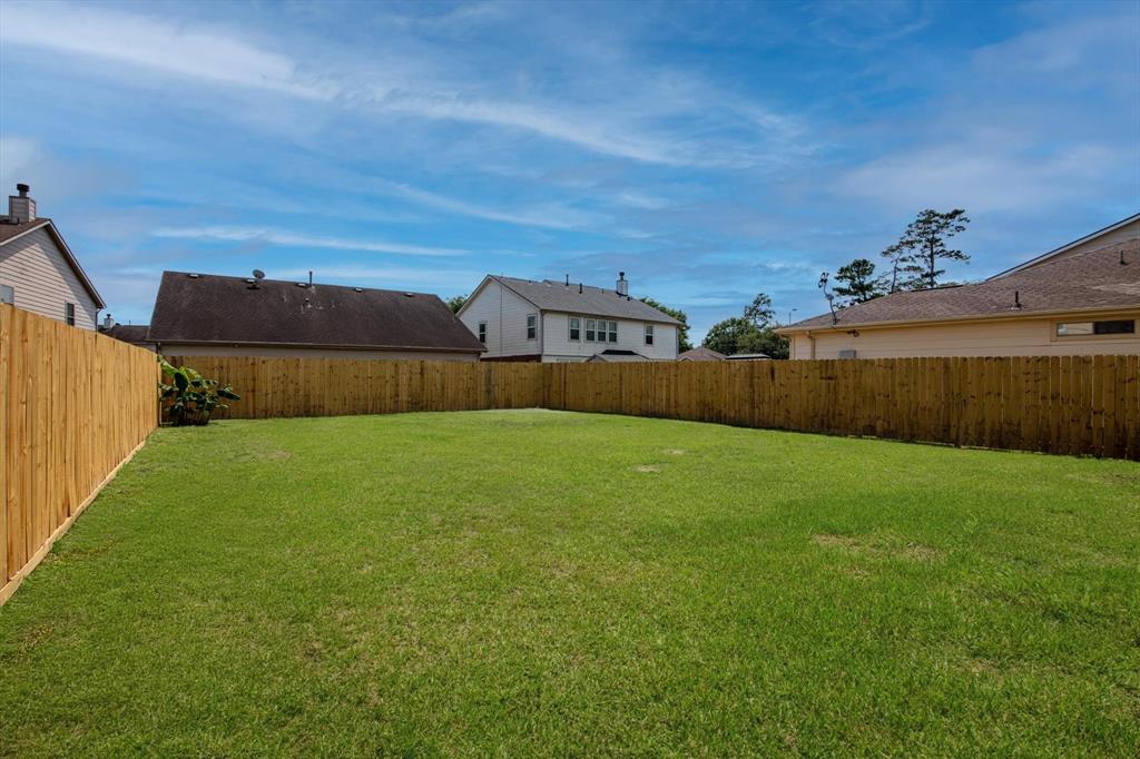 8111 Sanders Forest Court, Humble, Texas image 33