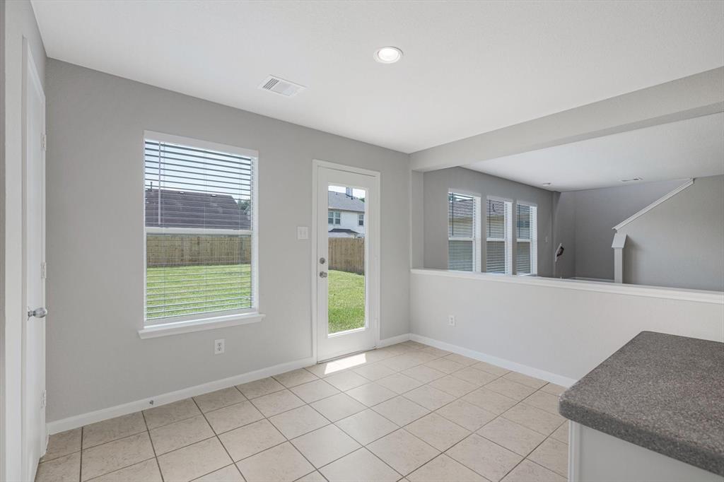 8111 Sanders Forest Court, Humble, Texas image 12