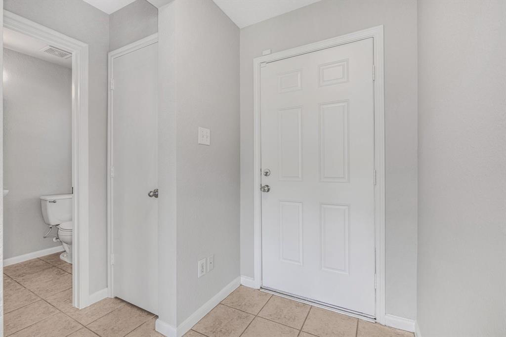 8111 Sanders Forest Court, Humble, Texas image 5