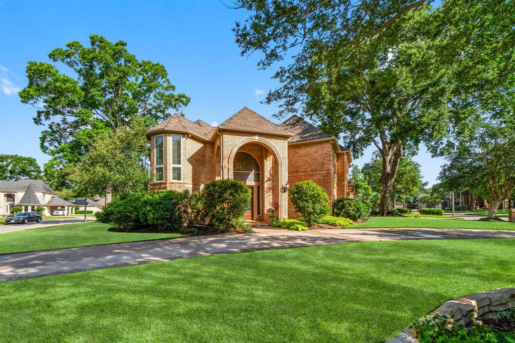 6023 Bur Oak Drive