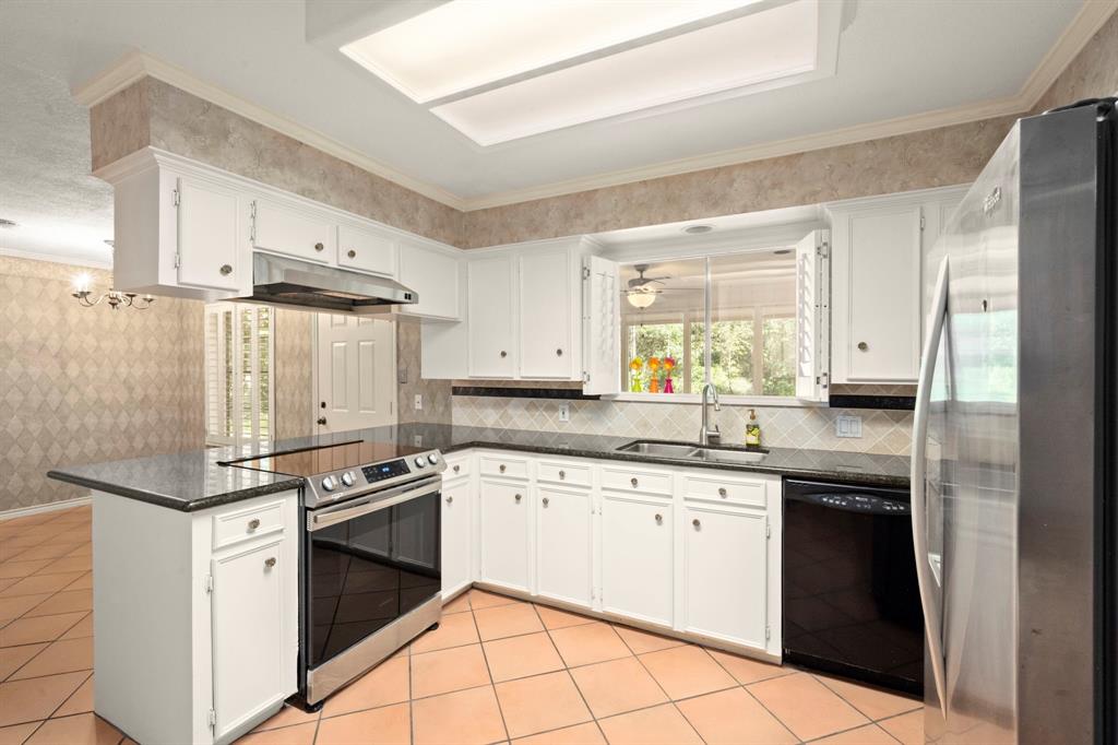 108 Hereford Drive, Conroe, Texas image 32