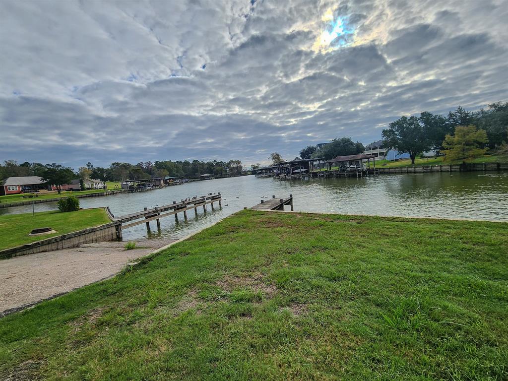278 Shelter Cove Drive, Livingston, Texas image 13