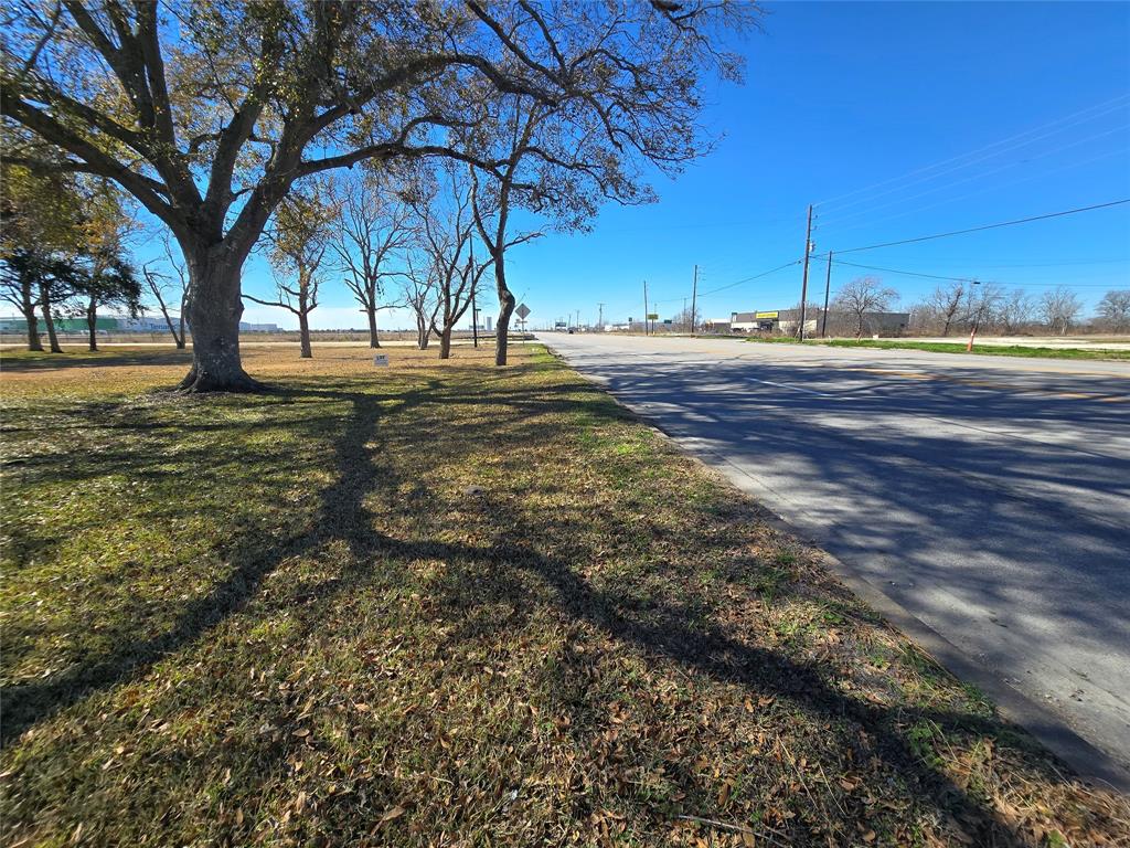 00 Avenue G, Van Vleck, Texas image 9