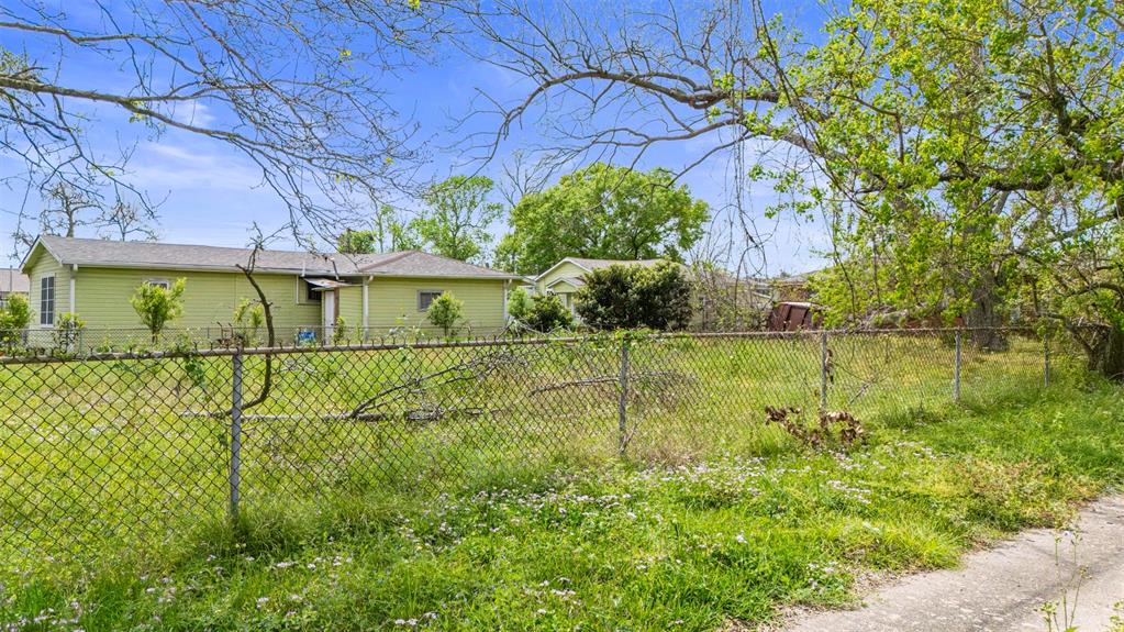 4921 Wipprecht Street, Houston, Texas image 2