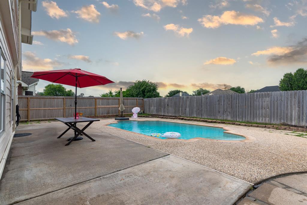 231 Spencer Landing, La Porte, Texas image 2
