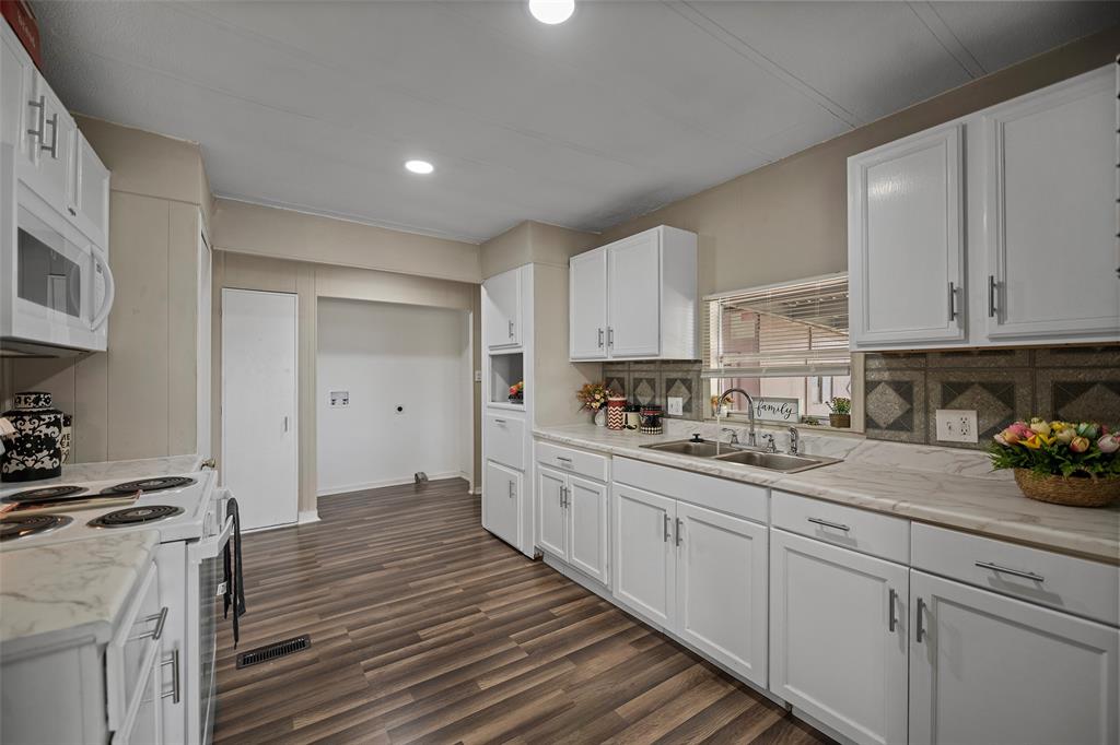 1202 Willow Lane, League City, Texas image 8