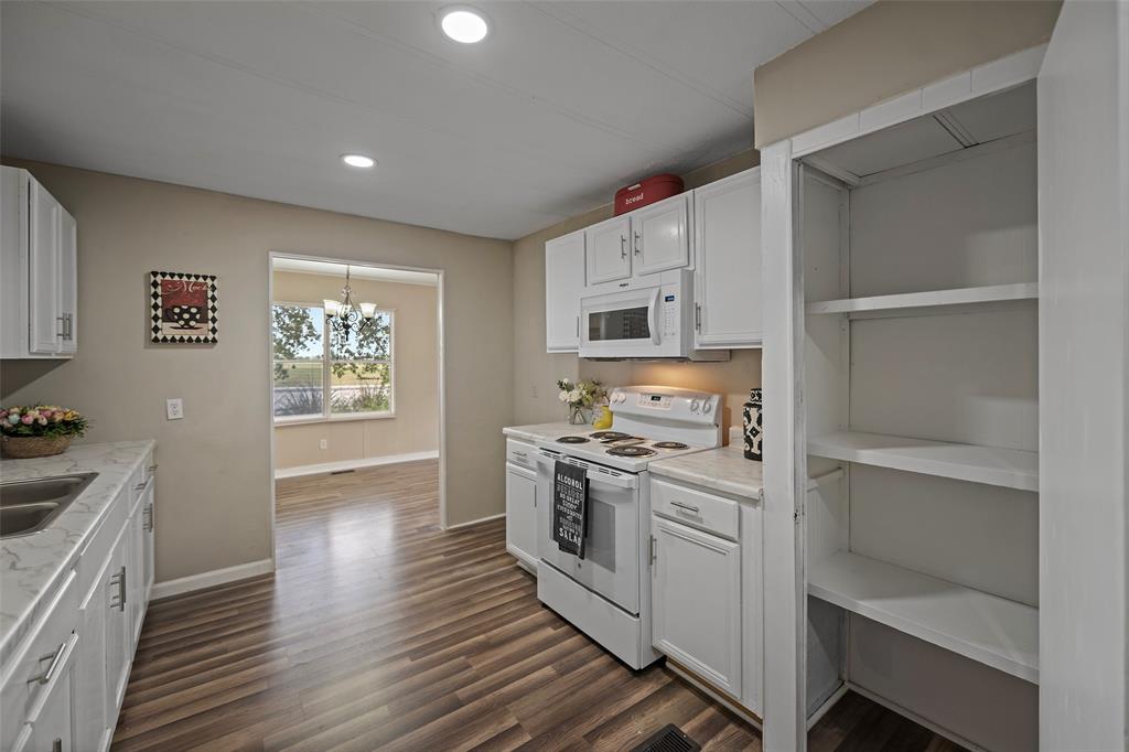 1202 Willow Lane, League City, Texas image 7