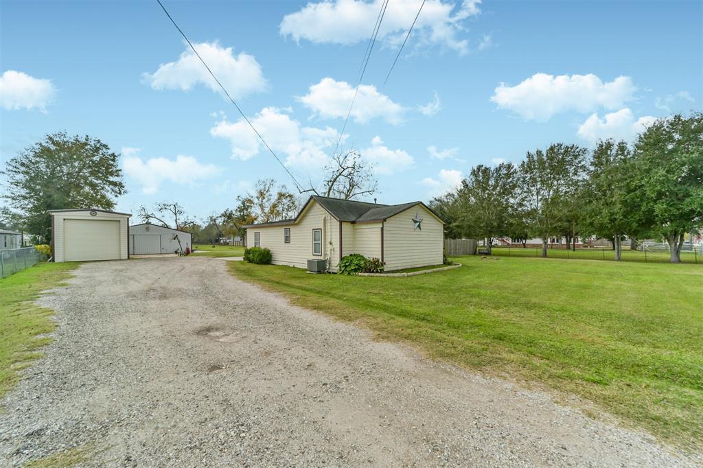 1003 E Wallisville Road, Highlands, Texas image 3