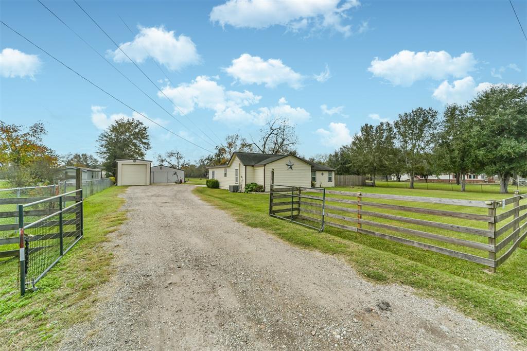 1003 E Wallisville Road, Highlands, Texas image 4