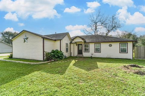 1003 E Wallisville Road Highlands TX 77562