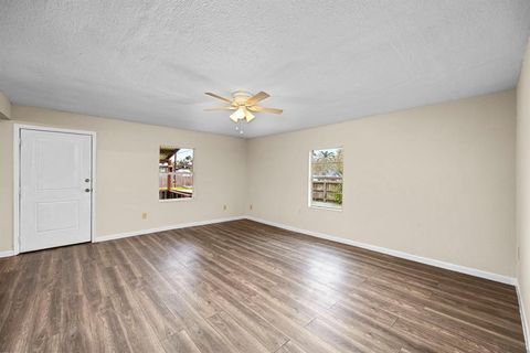 Single Family Residence in San Leon TX 732 12th St St 8.jpg