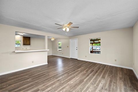 Single Family Residence in San Leon TX 732 12th St St 7.jpg