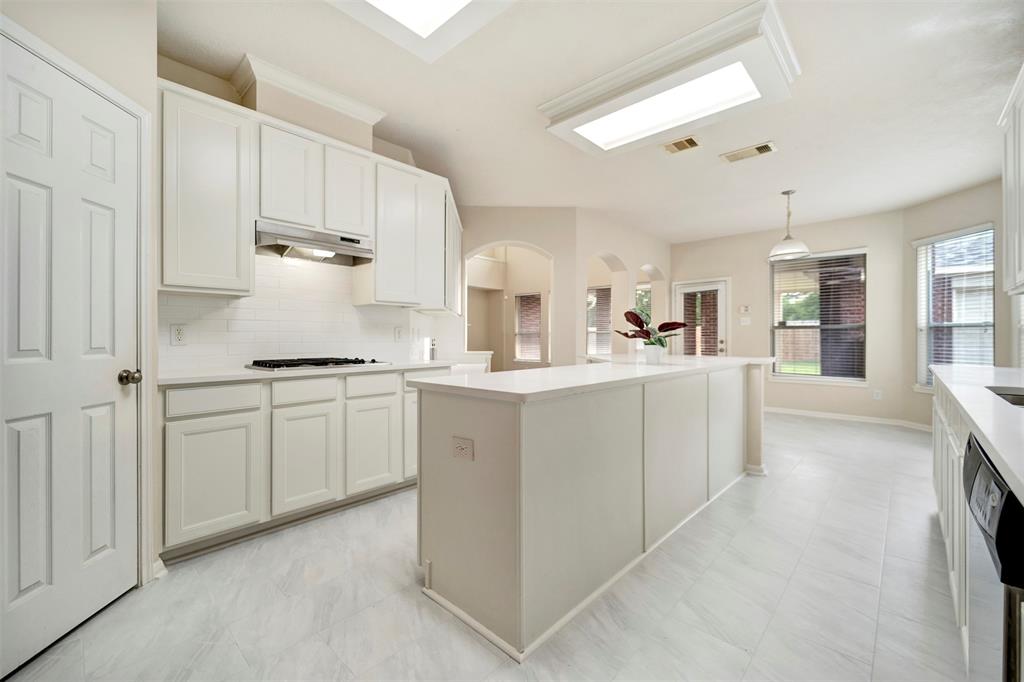 8215 Still Oak Lane, Cypress, Texas image 3