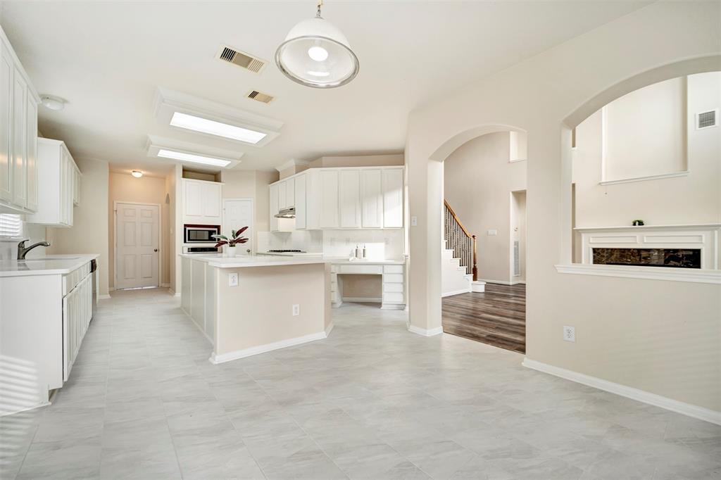 8215 Still Oak Lane, Cypress, Texas image 2