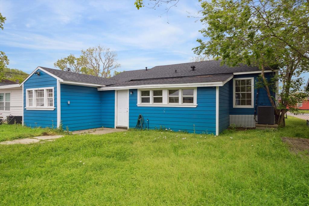 1115 W 8th Street, Freeport, Texas image 11