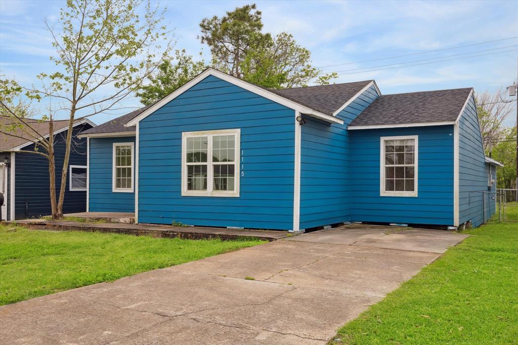 1115 W 8th Street, Freeport, Texas image 2