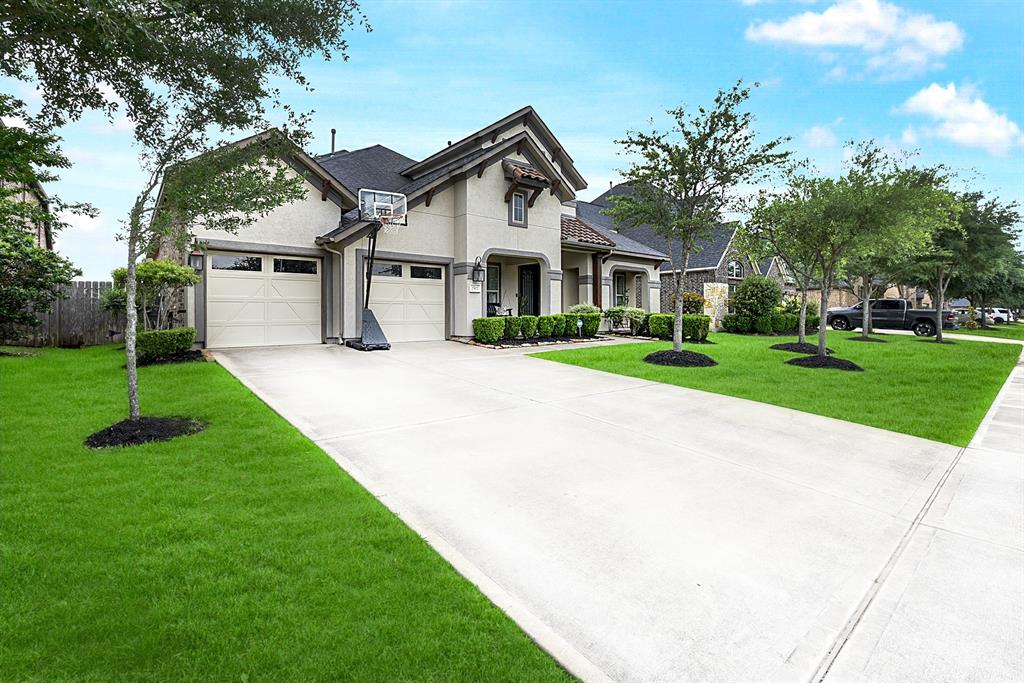 2502 Crossvine Drive, Katy, Texas image 3