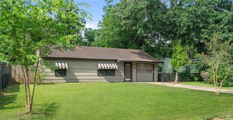 Single Family Residence in Houston TX 5206 Willow Glen Drive.jpg