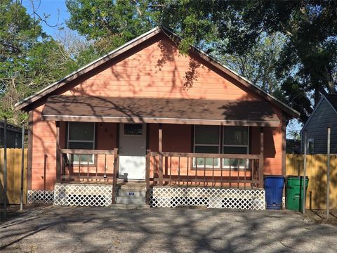 Photo of 846 S Morgan Street, Angleton, TX 77515 (MLS # 59872159) Photo of 846 S Morgan Street, Angleton, TX 77515 (MLS # 59872159)
