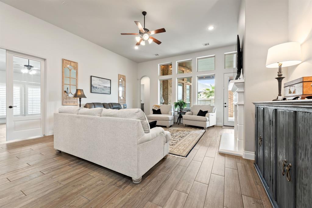 813 Sage Way Lane, Friendswood, Texas image 18