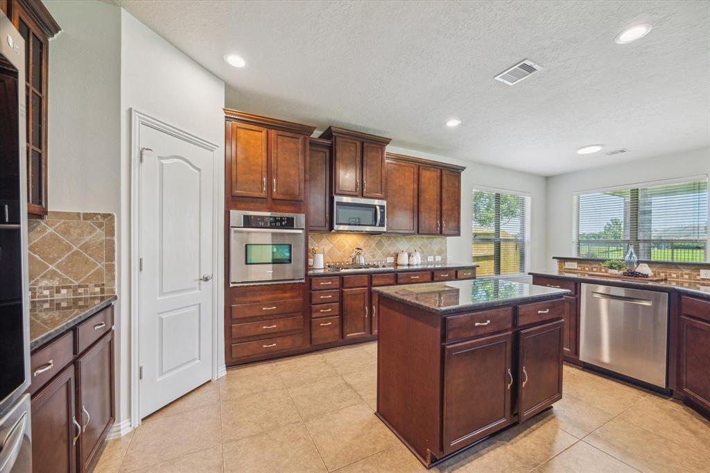 2929 Auburn Woods Drive, Pearland, Texas image 9