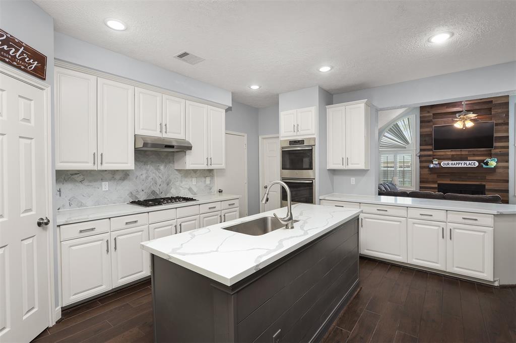1905 Dove Court, Friendswood, Texas image 10