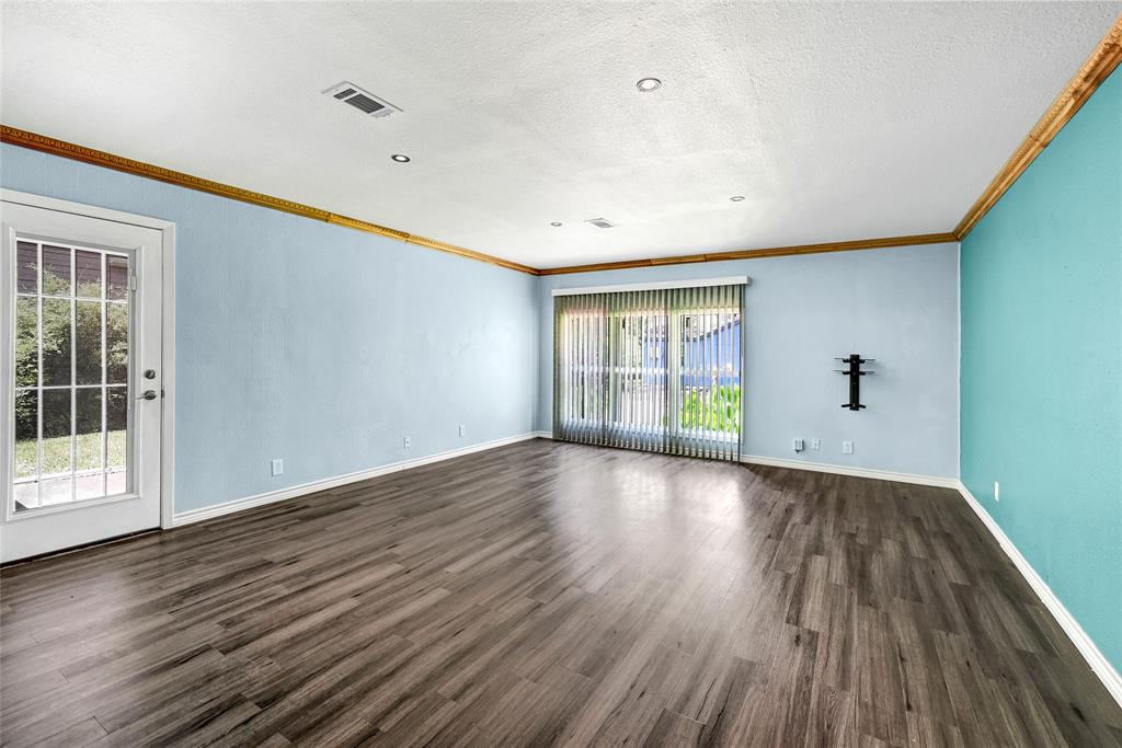 3202 Mckinney Drive, La Marque, Texas image 10