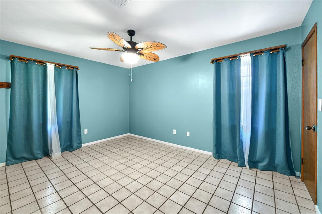 3202 Mckinney Drive, La Marque, Texas image 15