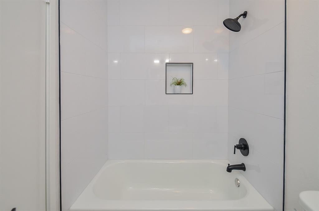 386 Litchfield Lane, Houston, Texas image 33