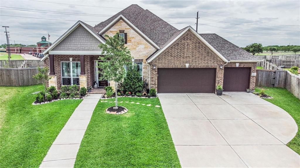 3804 Stone Bend Court, Pearland, Texas image 1