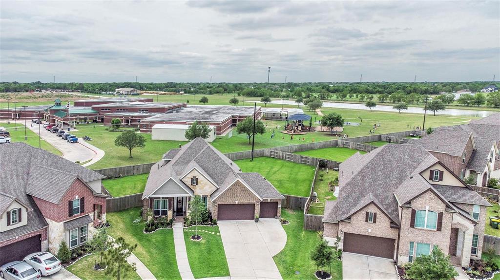 3804 Stone Bend Court, Pearland, Texas image 2