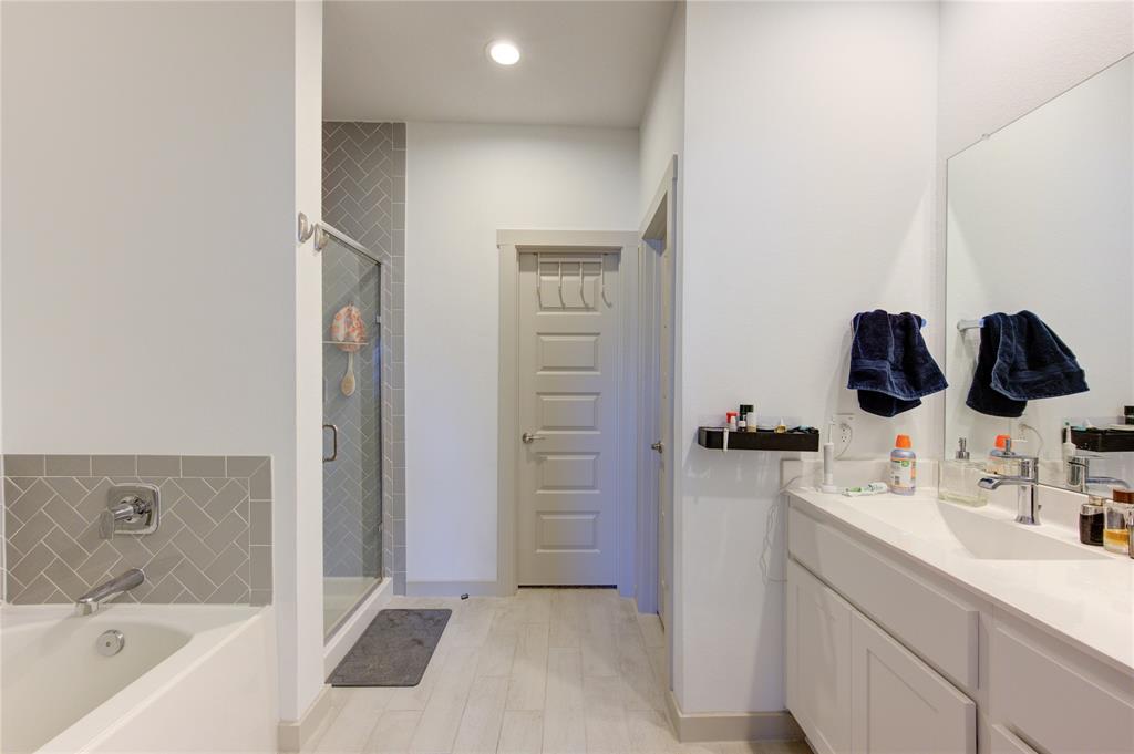 727 Kingwood Drive, League City, Texas image 29
