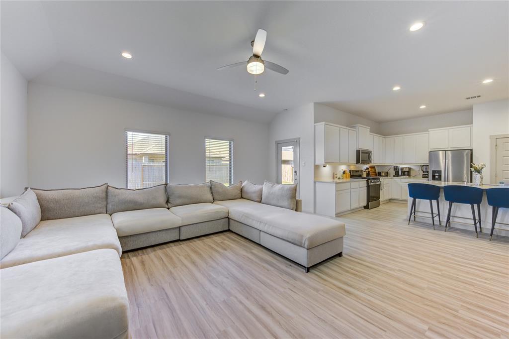 727 Kingwood Drive, League City, Texas image 22