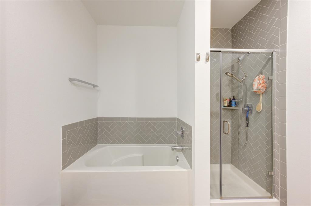 727 Kingwood Drive, League City, Texas image 30