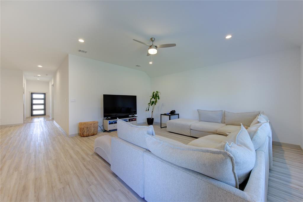 727 Kingwood Drive, League City, Texas image 7