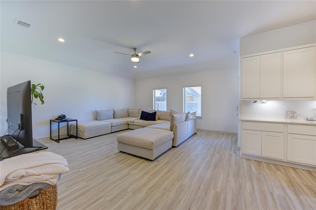 727 Kingwood Drive, League City, Texas image 3