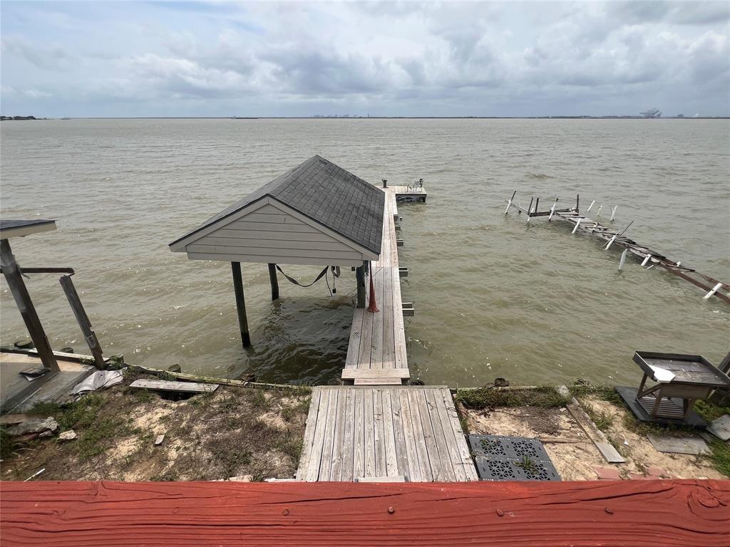 2942 Bay Oaks Harbor Drive, Baytown, Texas image 3