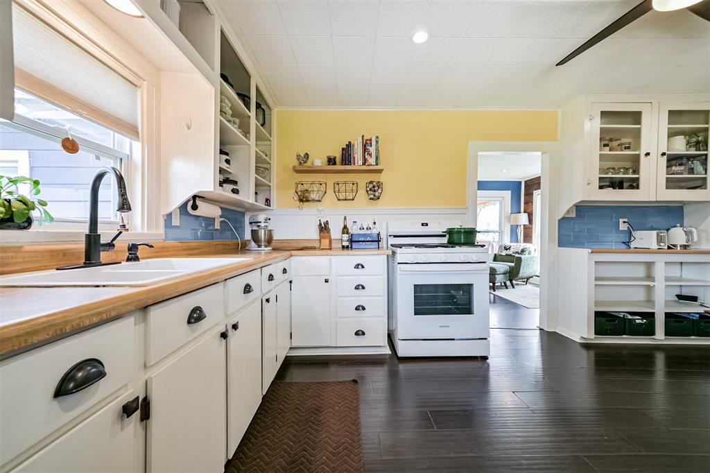 520 S 6th Street, La Porte, Texas image 22