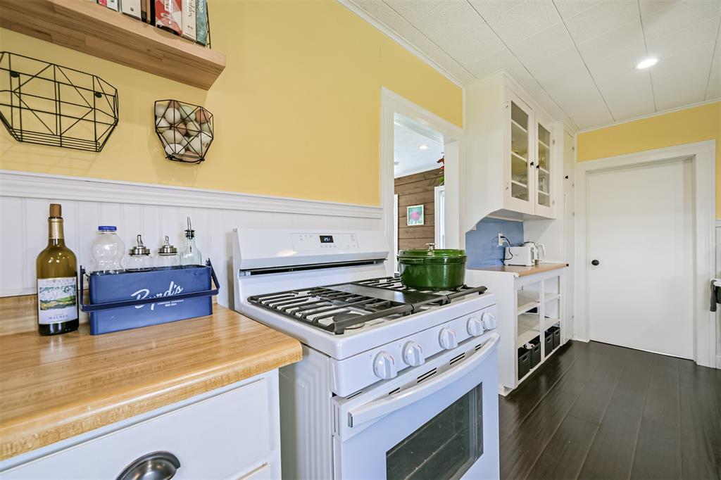520 S 6th Street, La Porte, Texas image 24