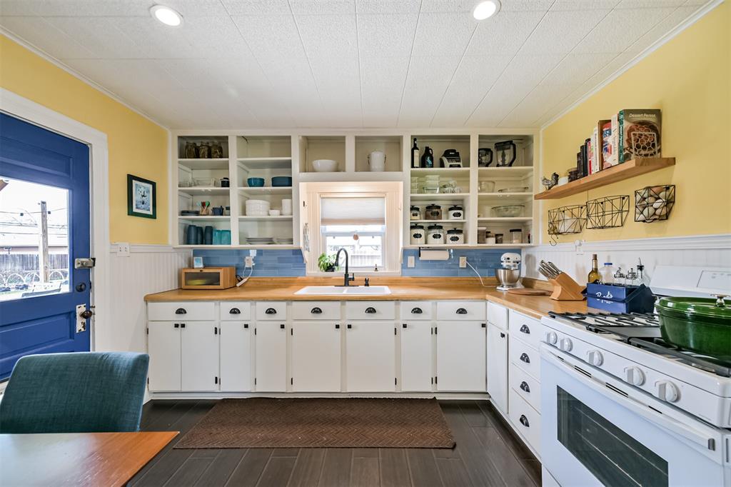 520 S 6th Street, La Porte, Texas image 17