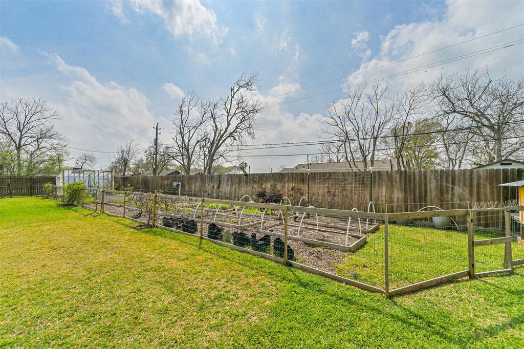 520 S 6th Street, La Porte, Texas image 35
