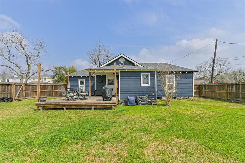 520 S 6th Street, La Porte, Texas image 33
