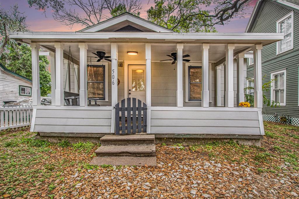 506 W Blum Street, Alvin, Texas image 1
