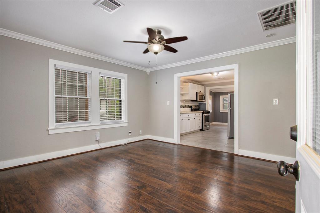 506 W Blum Street, Alvin, Texas image 4