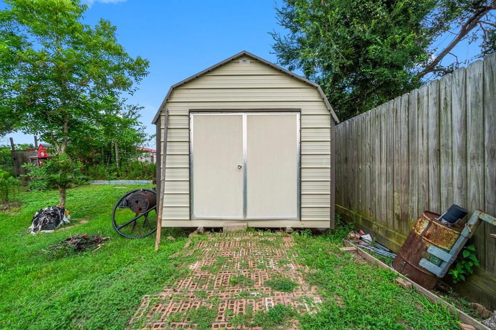 14232 Brushwood Drive, Willis, Texas image 42