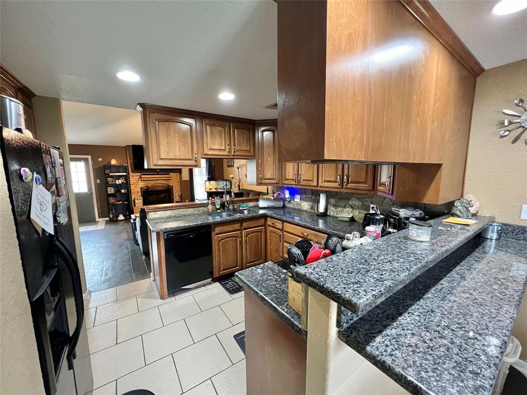 2 Shallowbrook Street, Angleton, Texas image 9