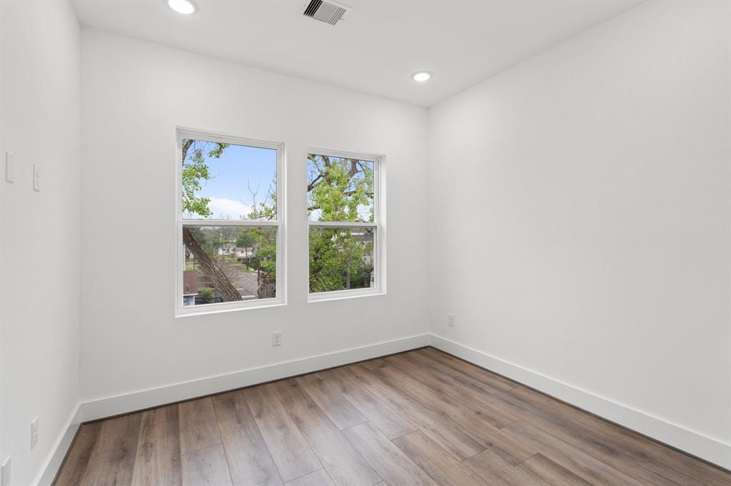 216B E 31st 1/2 Street, Houston, Texas image 19