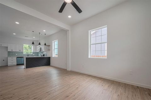 1014 13th Street Galveston TX 77550