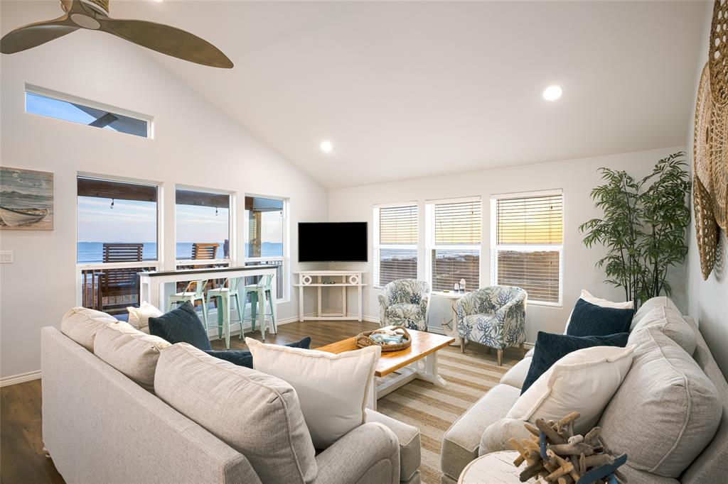 1205 Gulf Road, Crystal Beach, Texas image 9