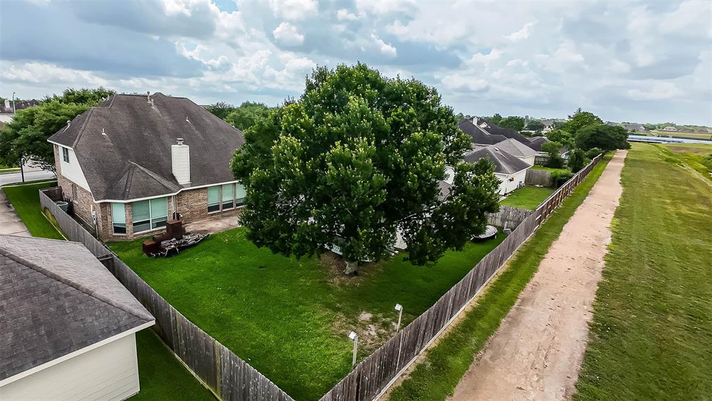 3218 W Oaks Boulevard, Pearland, Texas image 28